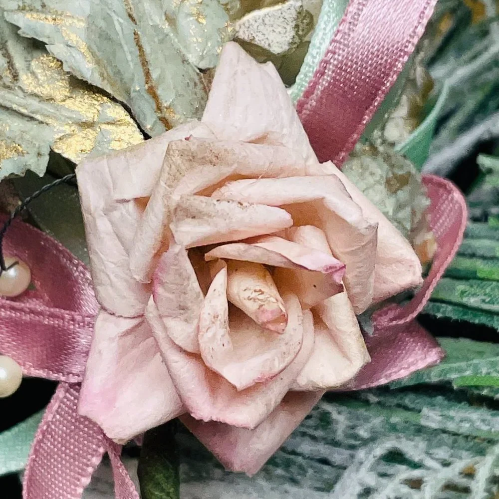EUC S/6 Gold & White Pine Cones w/Pink Silk Roses, Pink/Green Ribbon, 7 1/2